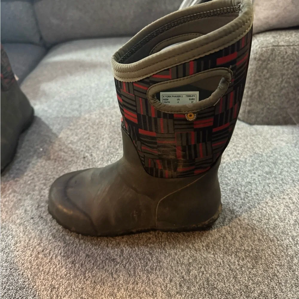 Bogs Kids Waterproof Rain Boots - Grey with Red/Black Pattern Size 4